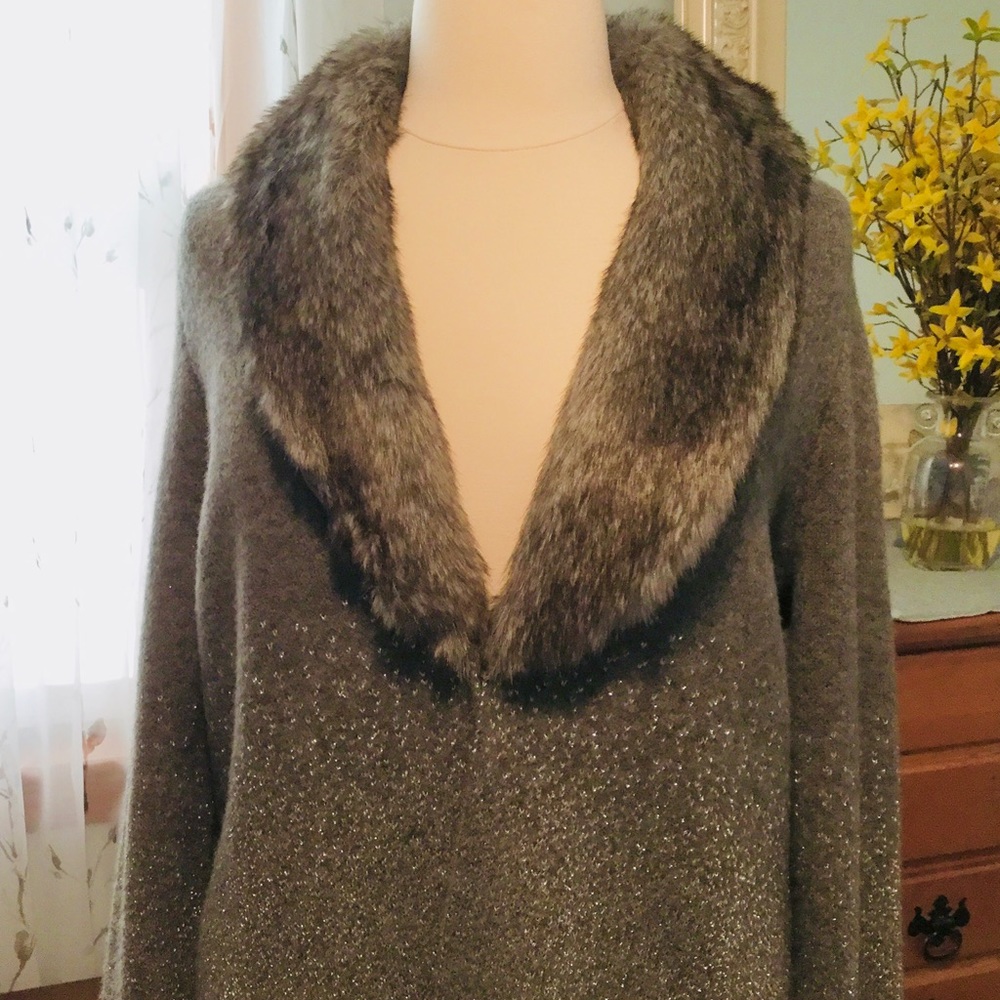 Faux fur collared sweater